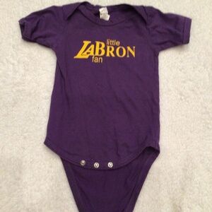 LeBron James "Little Fan" Lakers Baby Onesie - Purple & Gold (Preowned) 🏀👶